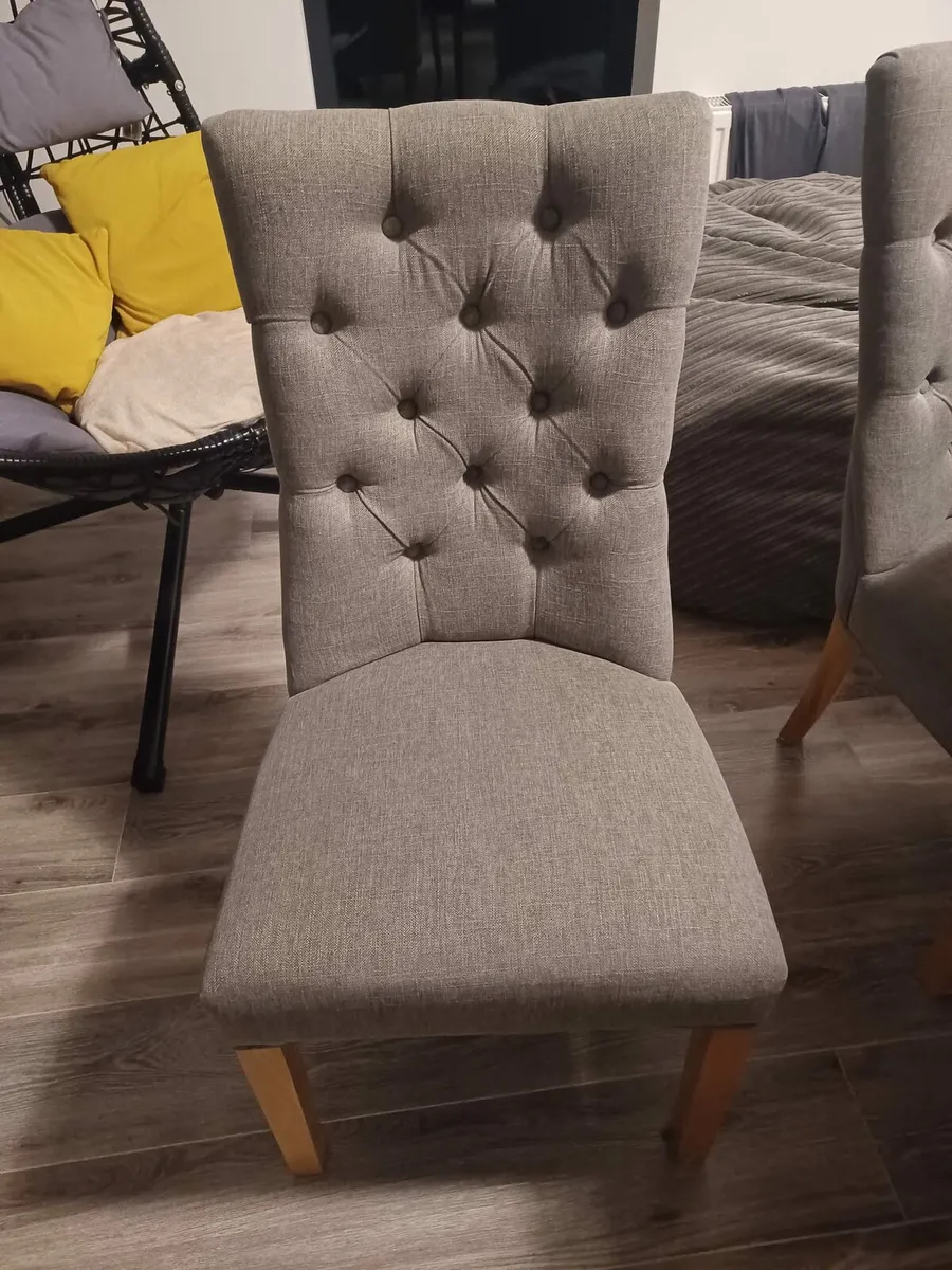 Table and Chairs - Image 2