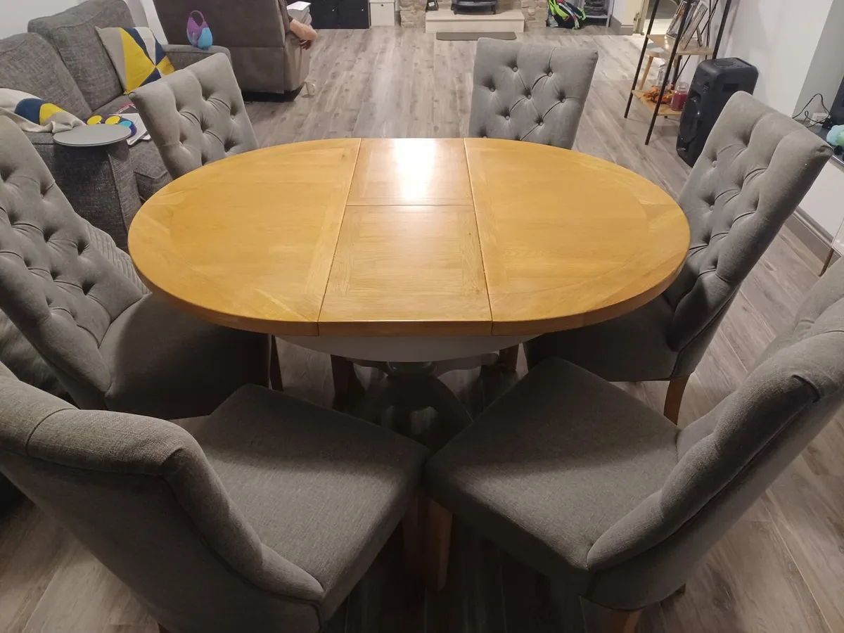 Table and Chairs - Image 4