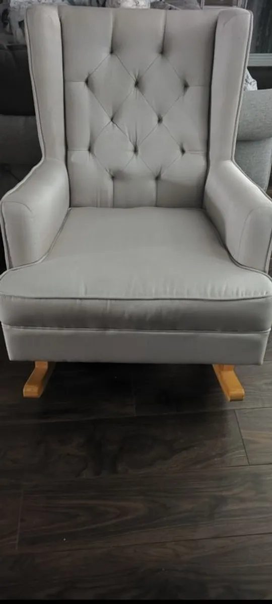nursery rocking chair. - Image 1