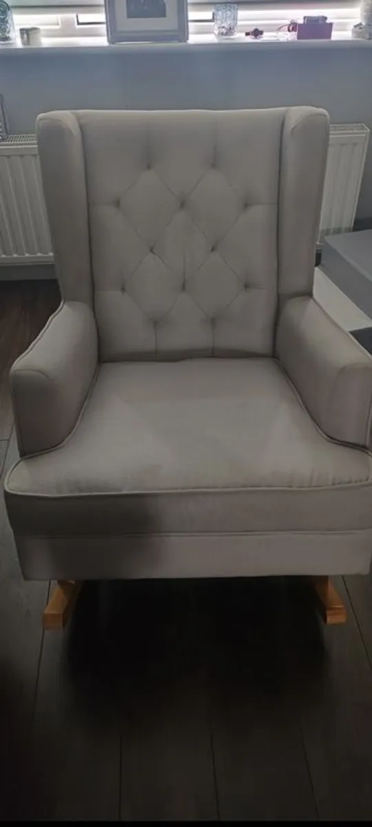 nursery rocking chair. - Image 2