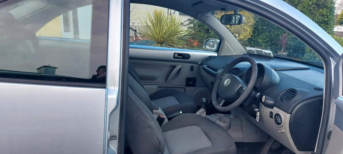 Volkswagen Beetle 2006 - Image 2