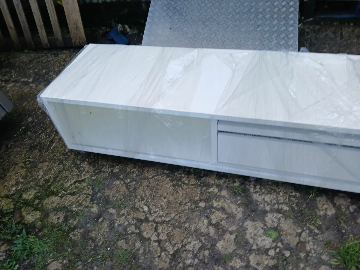 Tv stand/entertainment unit new delivered - Image 1