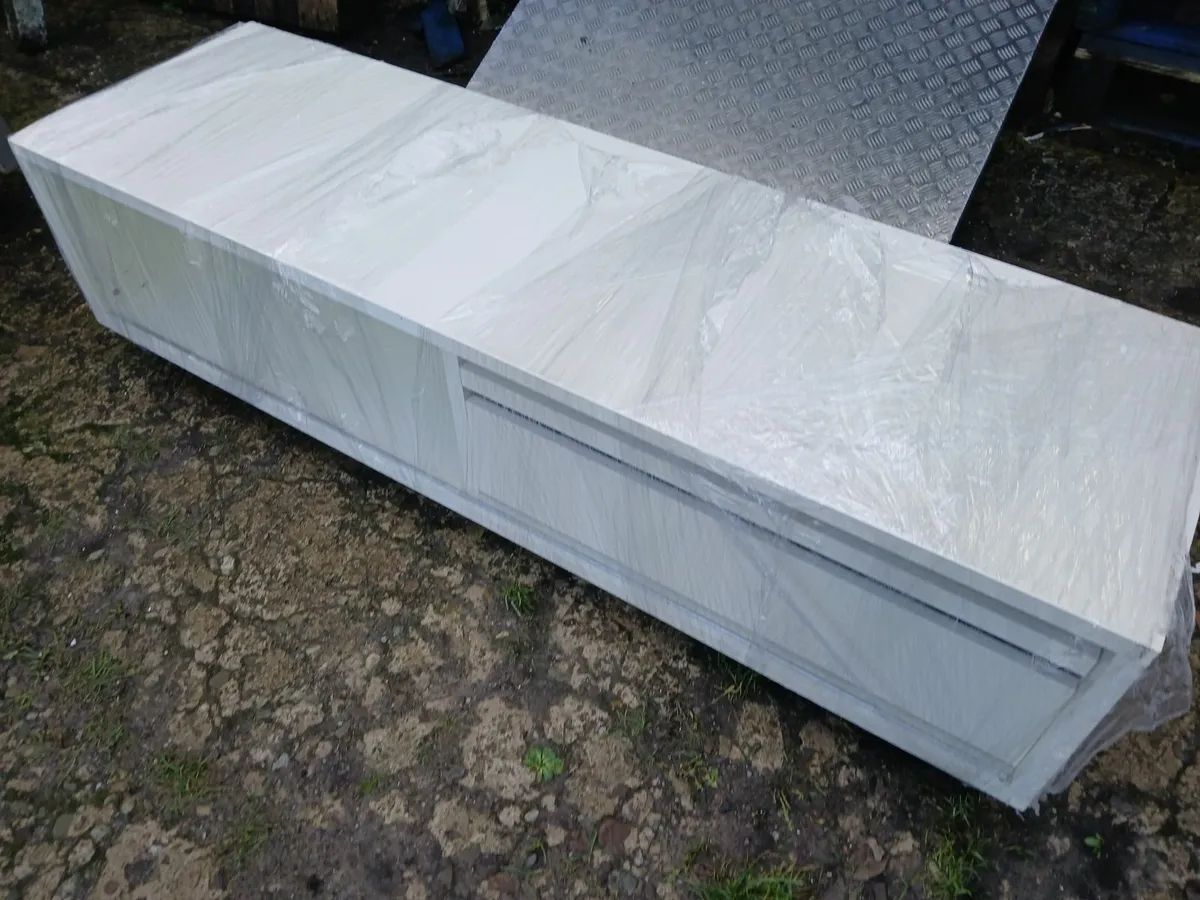 Tv stand/entertainment unit new delivered - Image 3