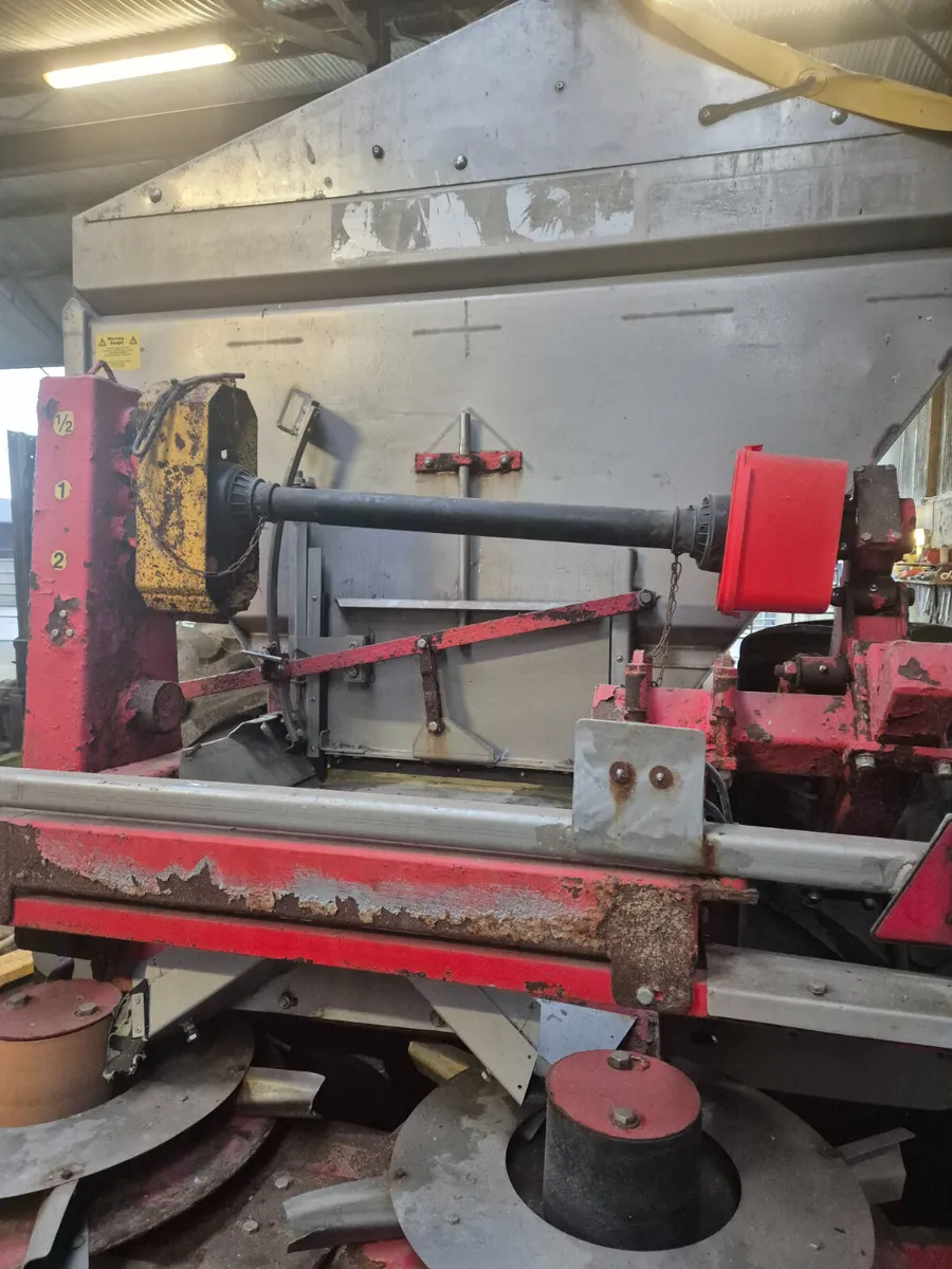 Bridal K85 stainless steel hoppers. - Image 4