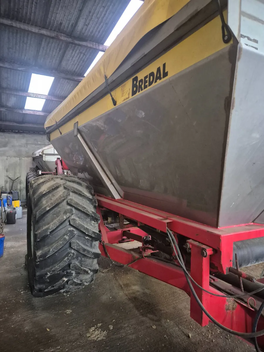 Bridal K85 stainless steel hoppers. - Image 1