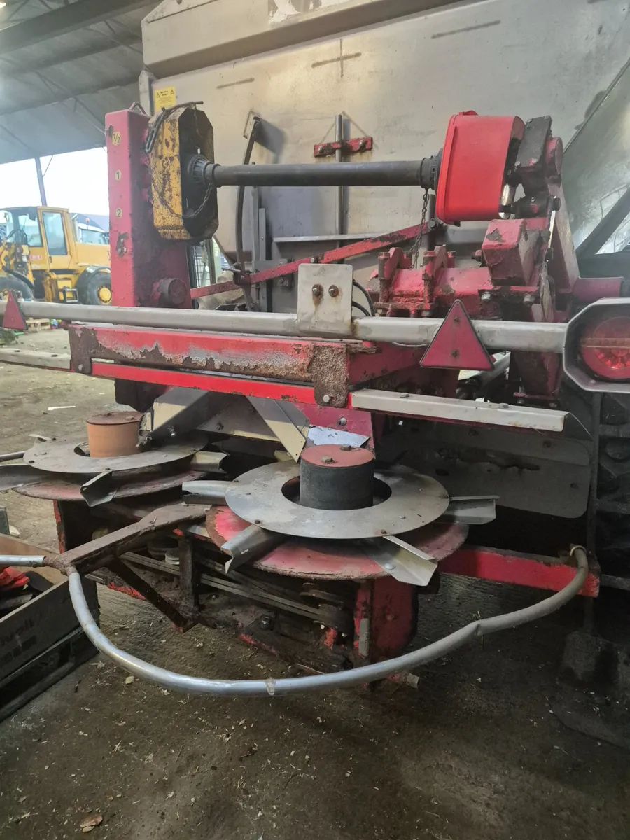 Bridal K85 stainless steel hoppers. - Image 2