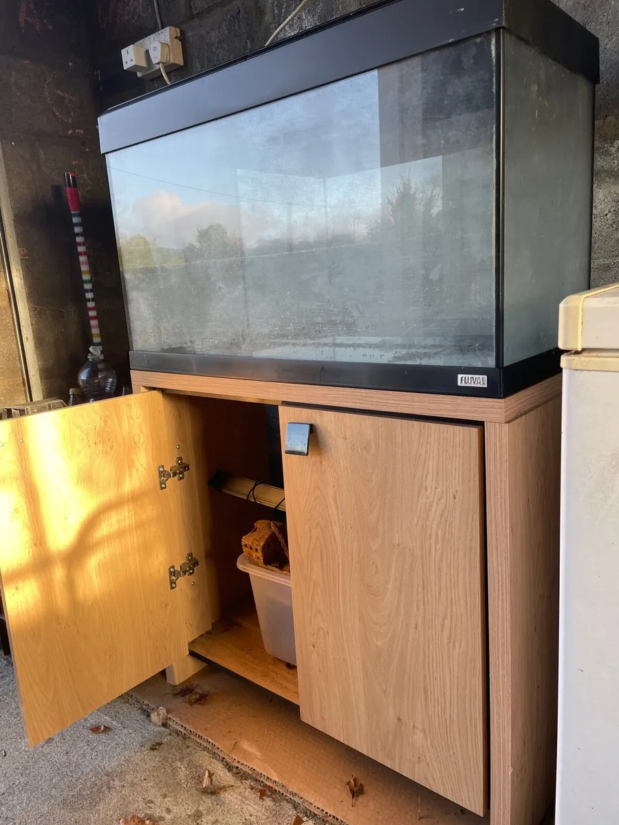 Fluval 123 Litre Fish Tank + Cabinet - Image 2