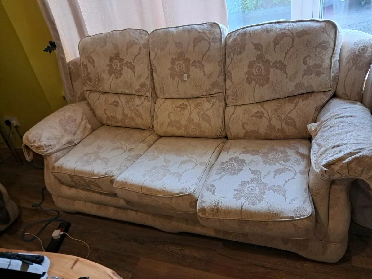 321 sitting room suit - Image 4