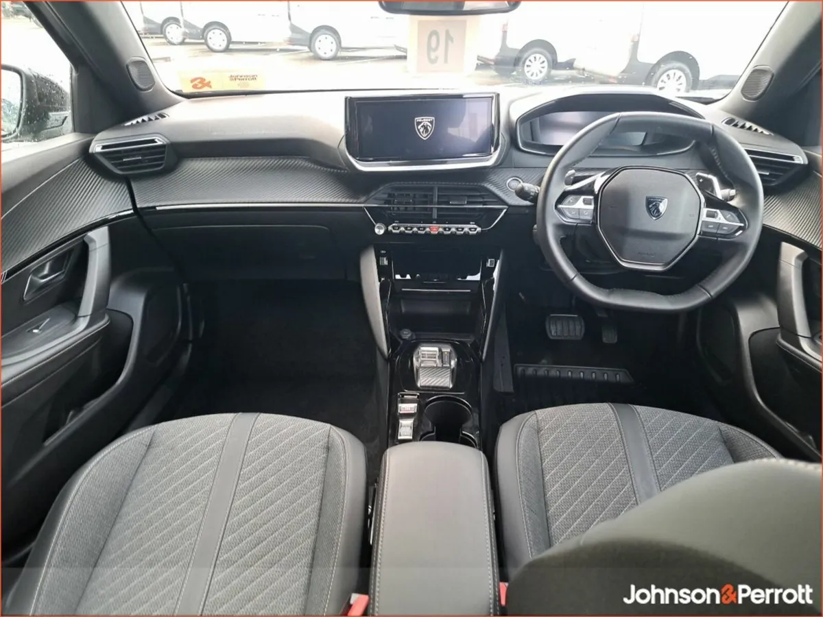 Peugeot 2008 1.2 MHEV Puretech 136bhp Allure. - Image 4