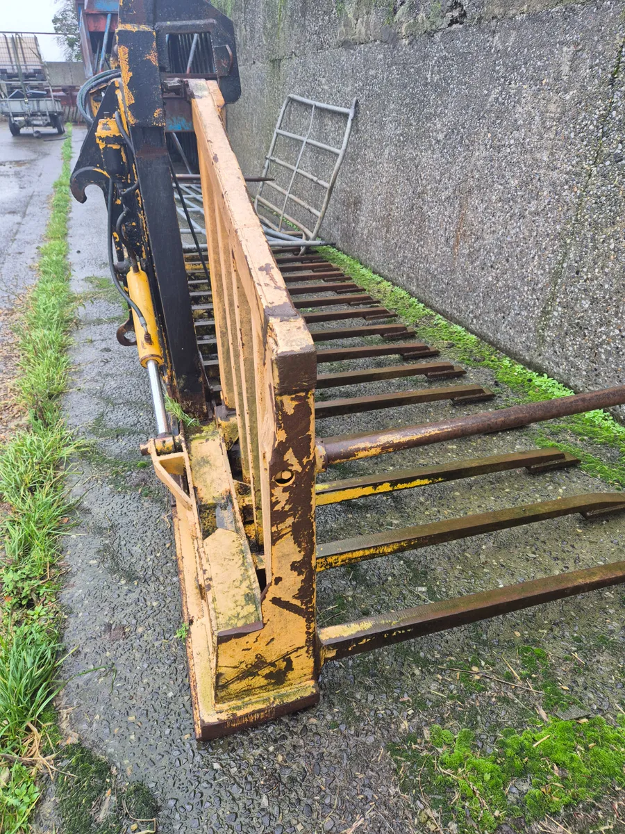OCE 14 ft folding fork.   Cherry 9ft silage - Image 4