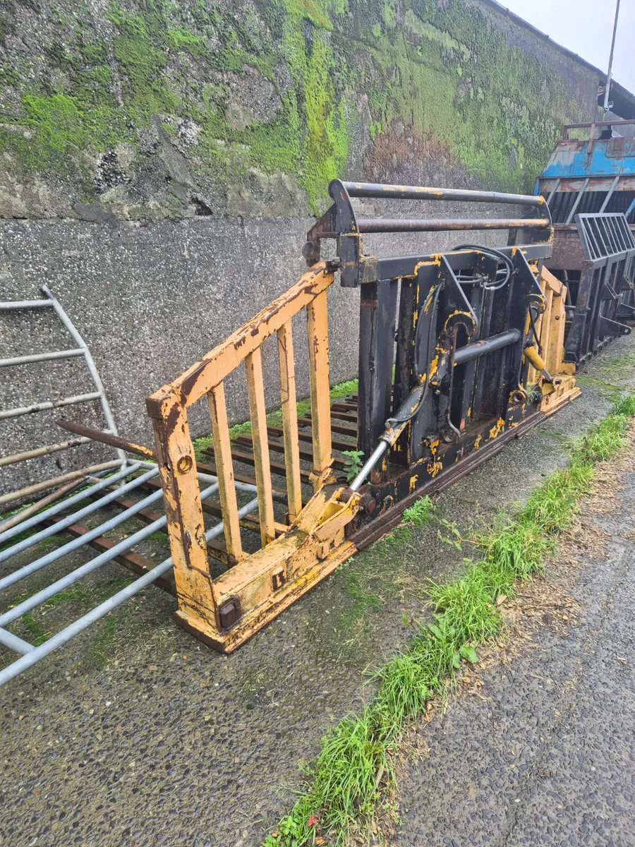 OCE 14 ft folding fork.   Cherry 9ft silage - Image 1