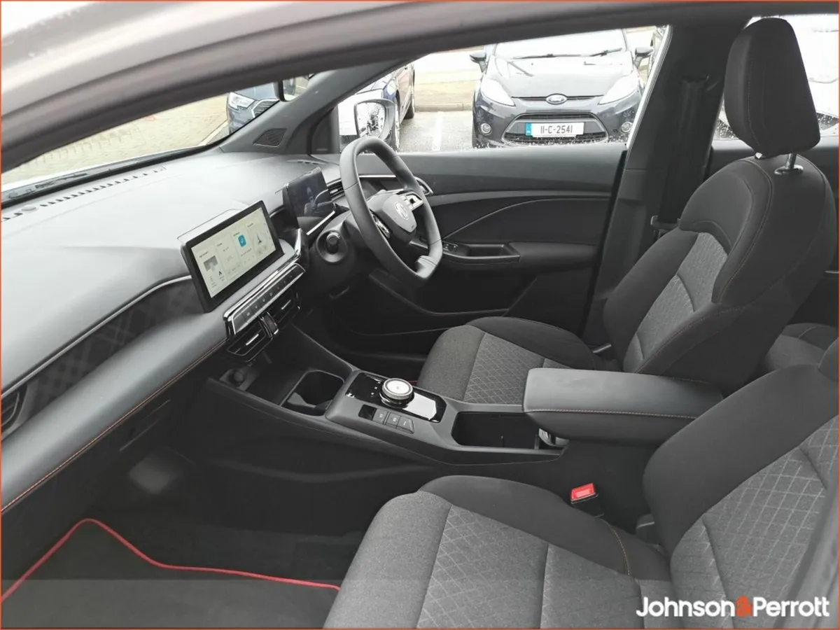 MG MG3 HYBRID AUTOMATIC NEW CONDITION - Image 3