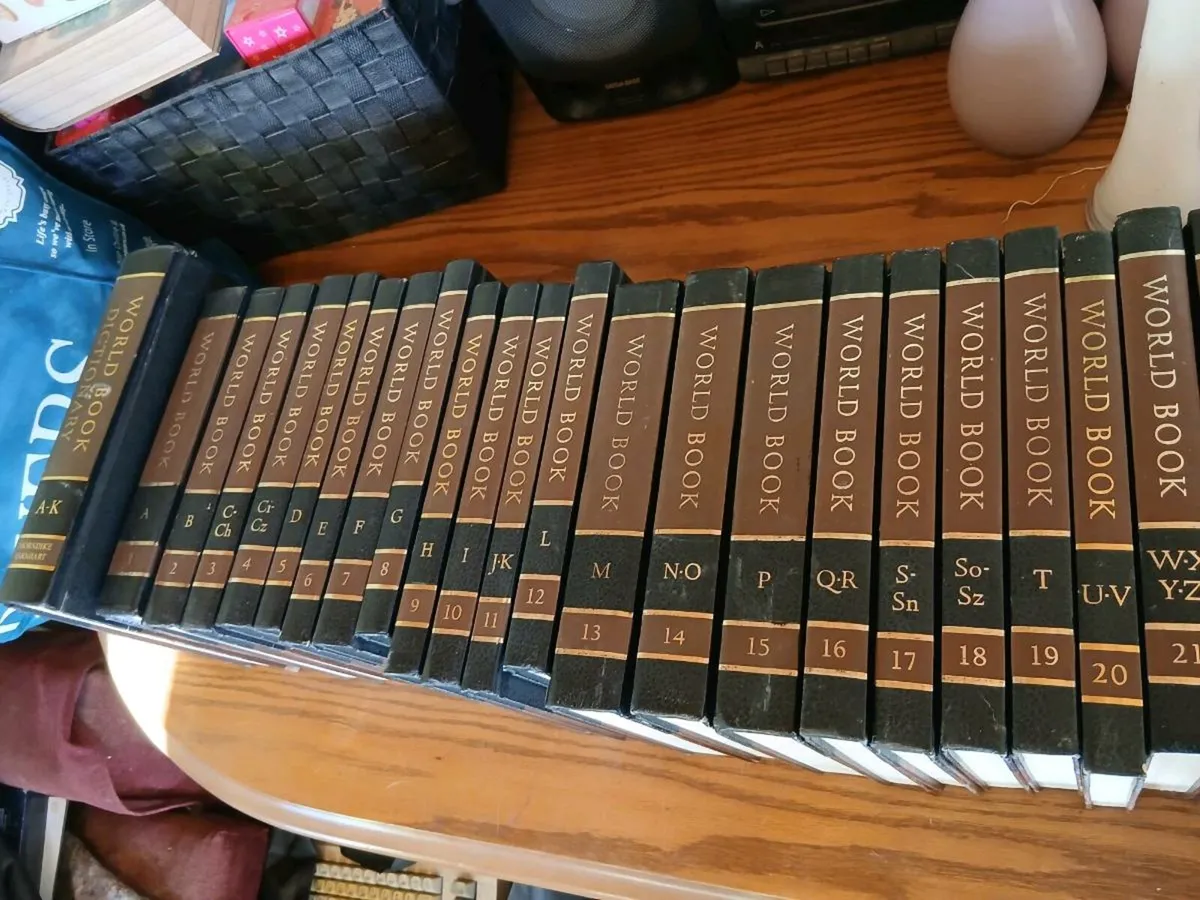 World book dictionary set - Image 3