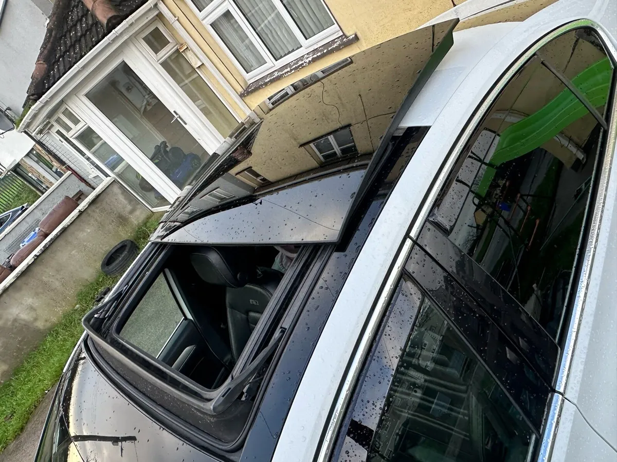 R line Volkswagen Passat - Image 3