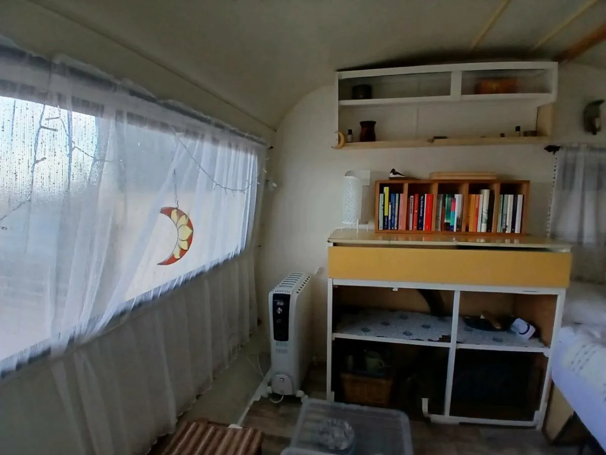 Vintage Caravan - Image 3