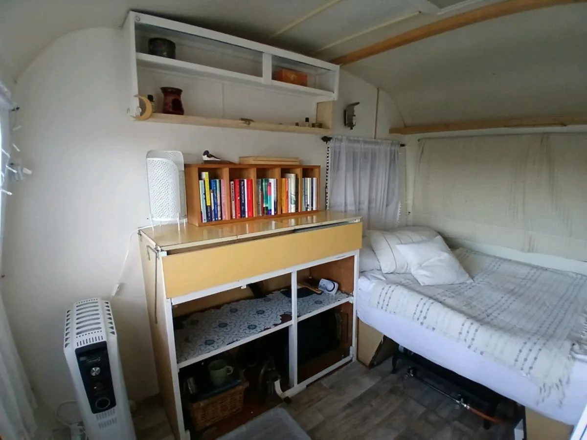 Vintage Caravan - Image 4