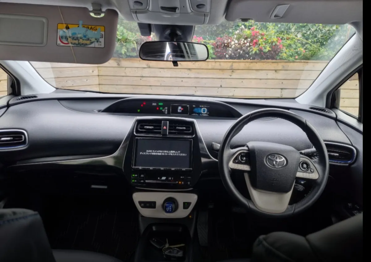 Toyota Prius 2018 hybrid - Image 3