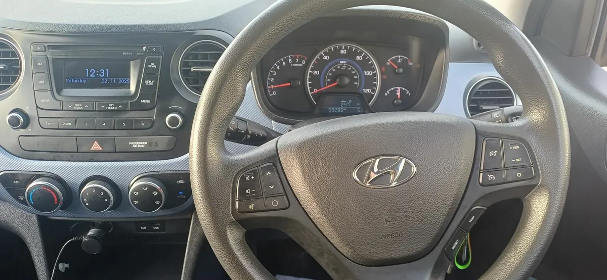 Hyundai i10 SE 2015 - Image 3