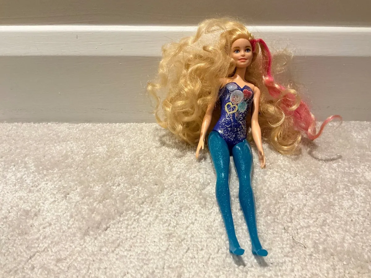 1 Barbie - Image 1