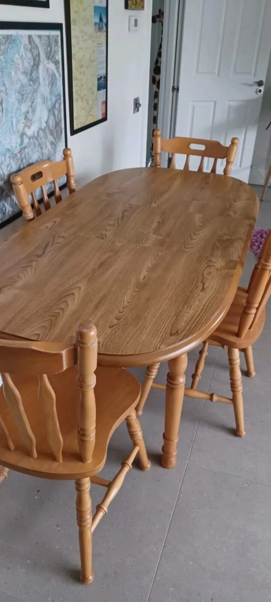Kitchen table and chairs - Image 2