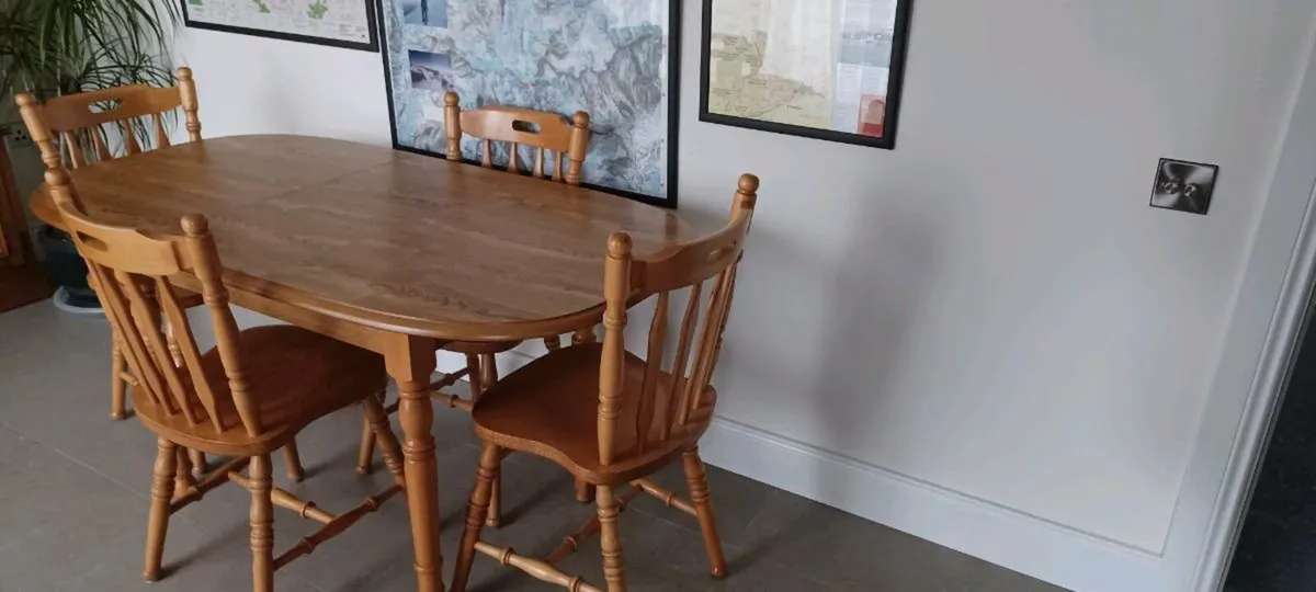 Kitchen table and chairs - Image 1