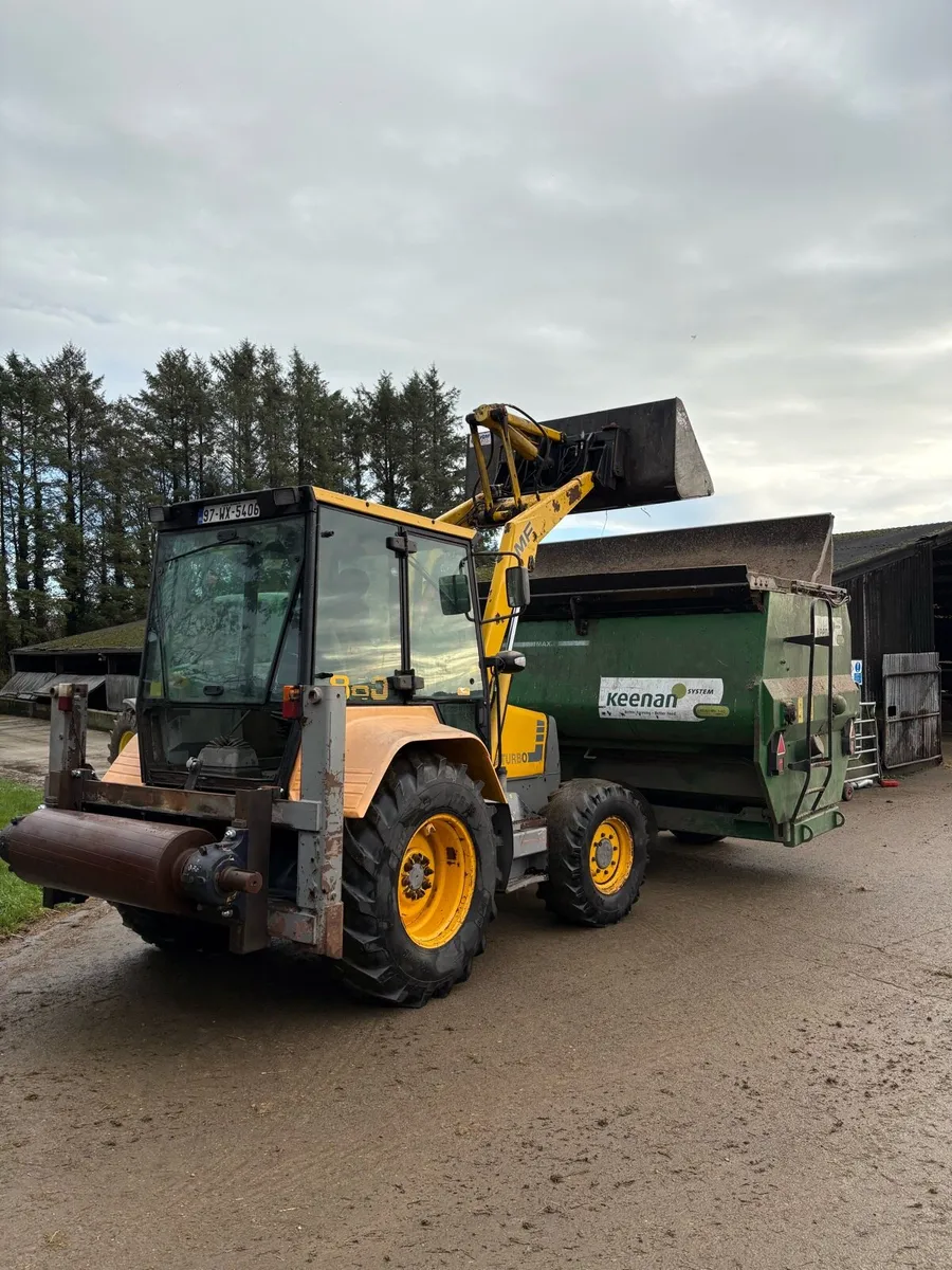 Massey 860 loader - Image 1