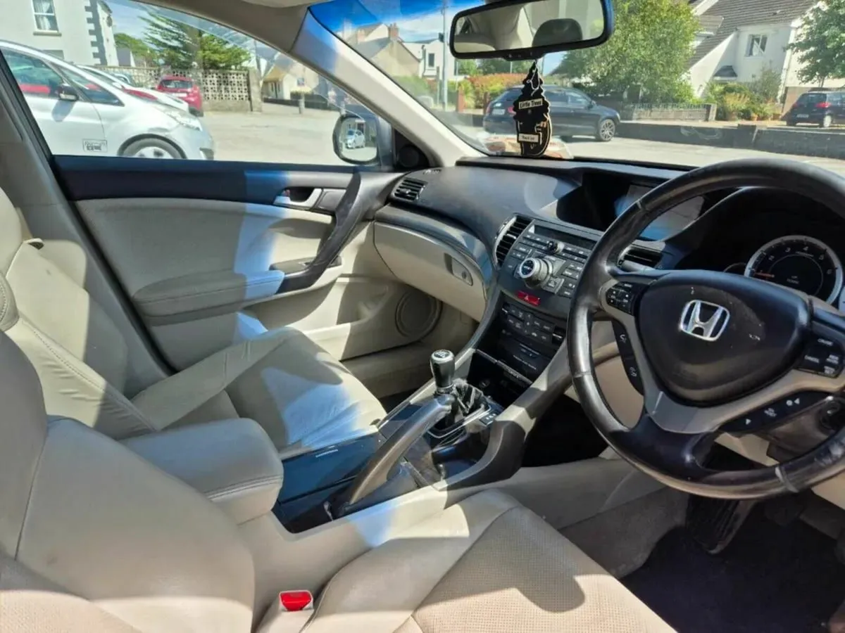 10 Honda Accord EX 7-Speed - Image 4