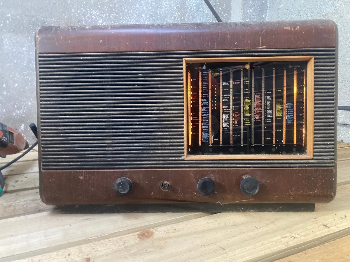 Vintage antique wooden radio - Image 1