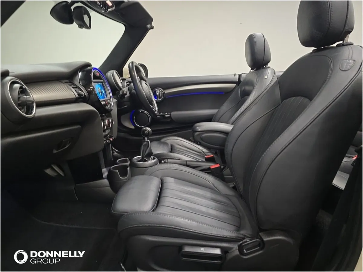 MINI Convertible Cooper Exclusive - Image 4