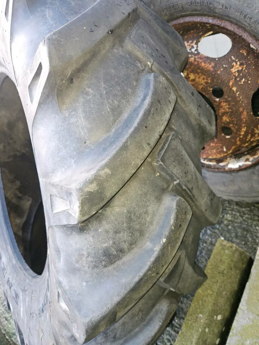 2x 13.6-24 tyres - Image 2