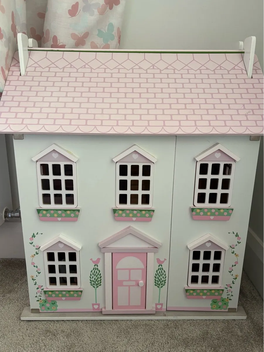 Dolls house (wooden) - Image 1