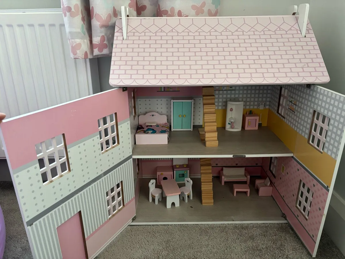Dolls house (wooden) - Image 2