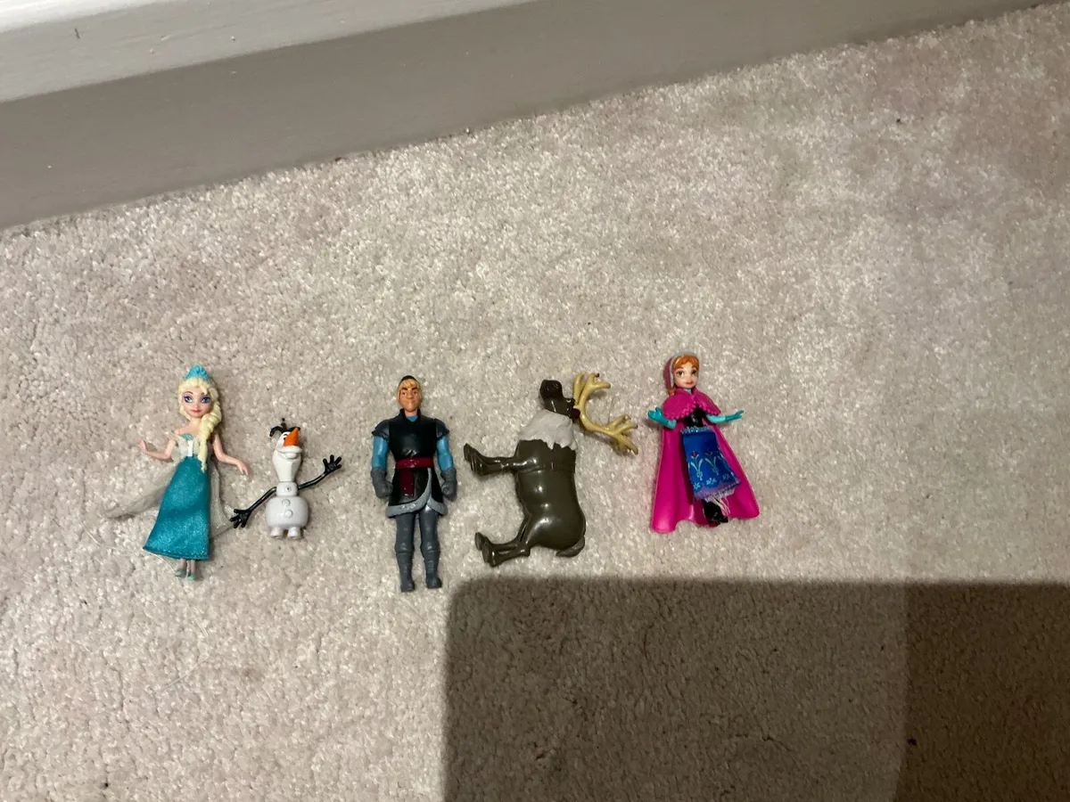 5 Frozen Dolls - Image 1