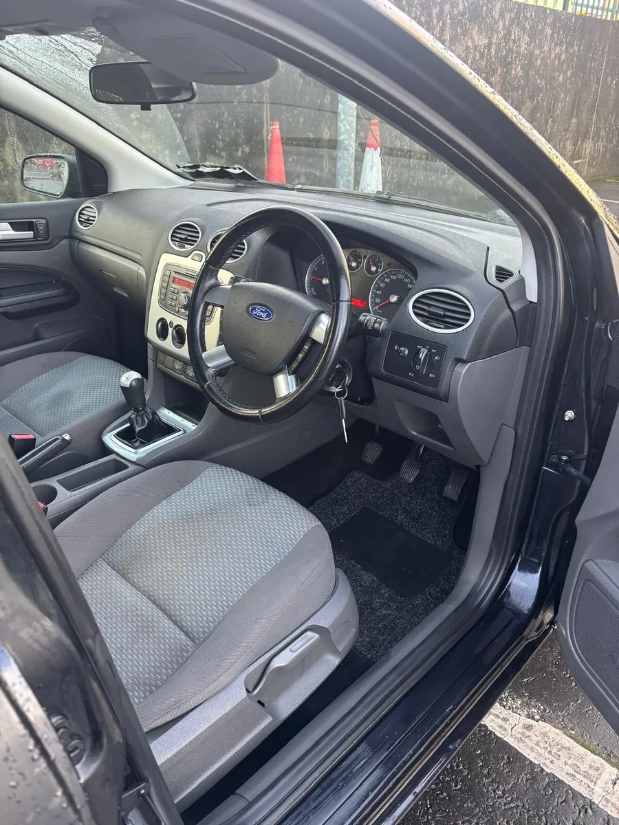 FORD FOCUS 1.4 petrol (low mileage) - Image 4