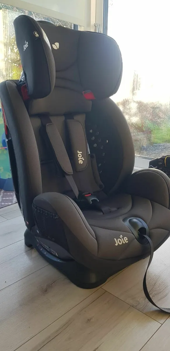 Child seats - Image 1