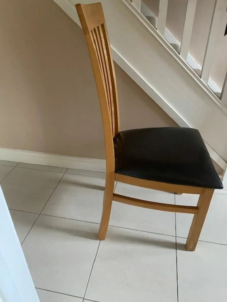 Kitchen table and chairs - Image 4