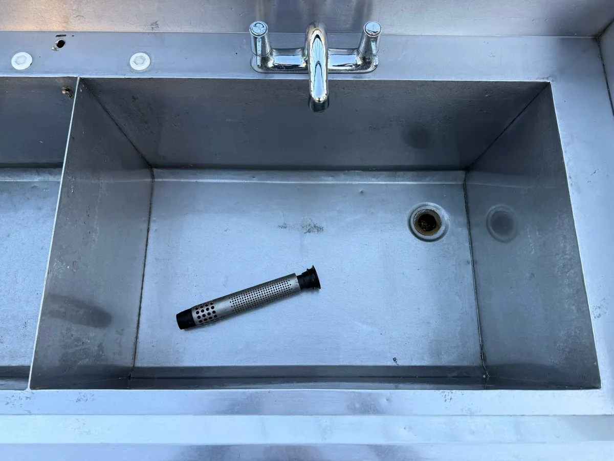 Large double sink - Image 4