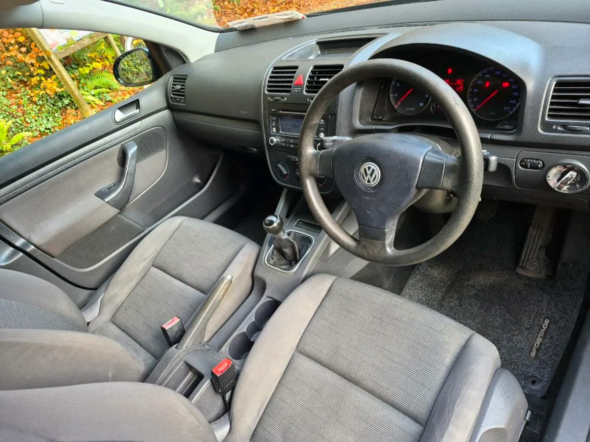 Volkswagen Golf Petrol - Image 4