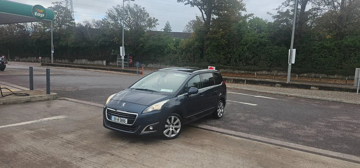 Peugeot 5008 Top Spec Panoramic roof - Image 2