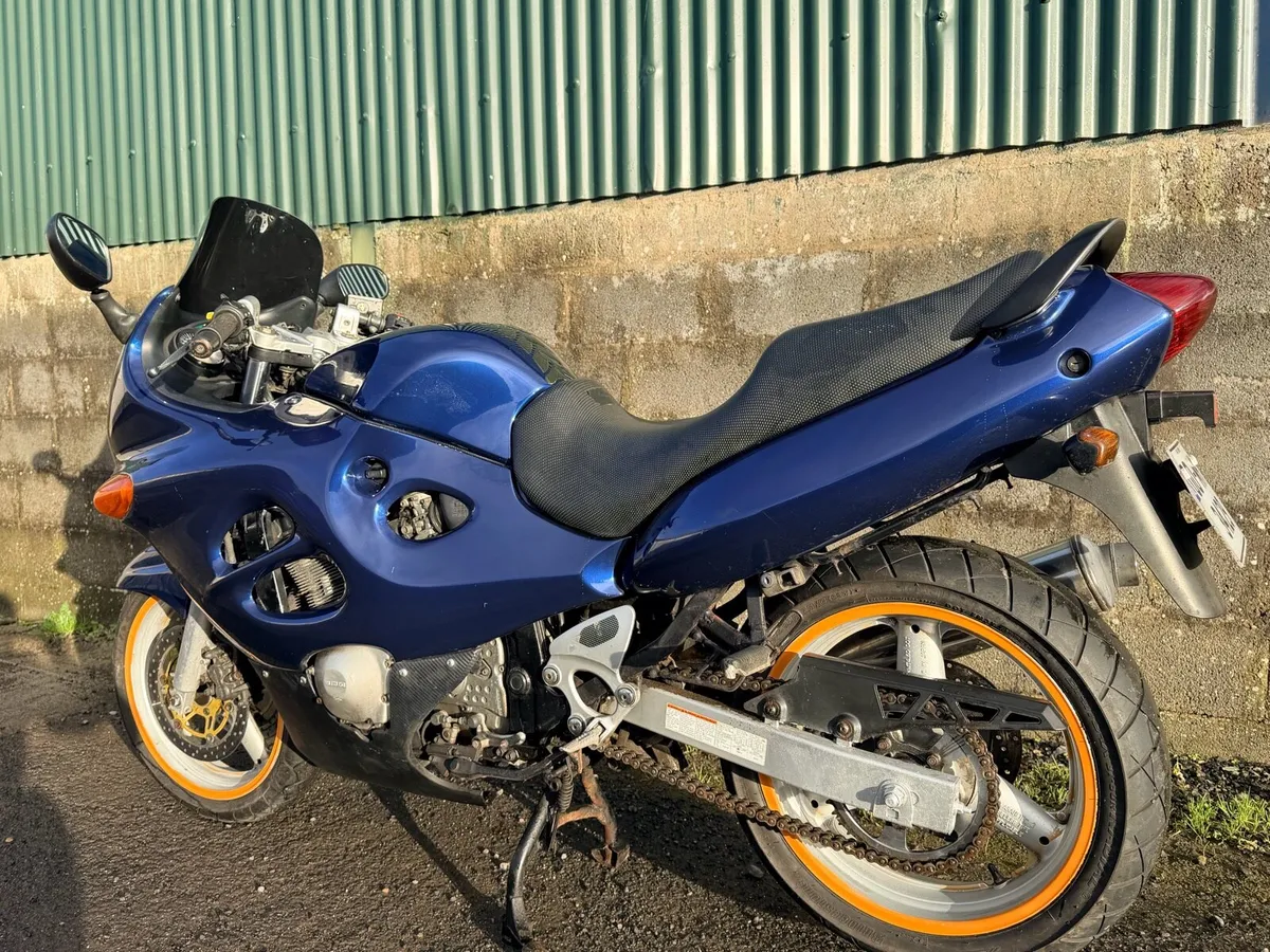 SUZUKI GSXF 750 - Image 2