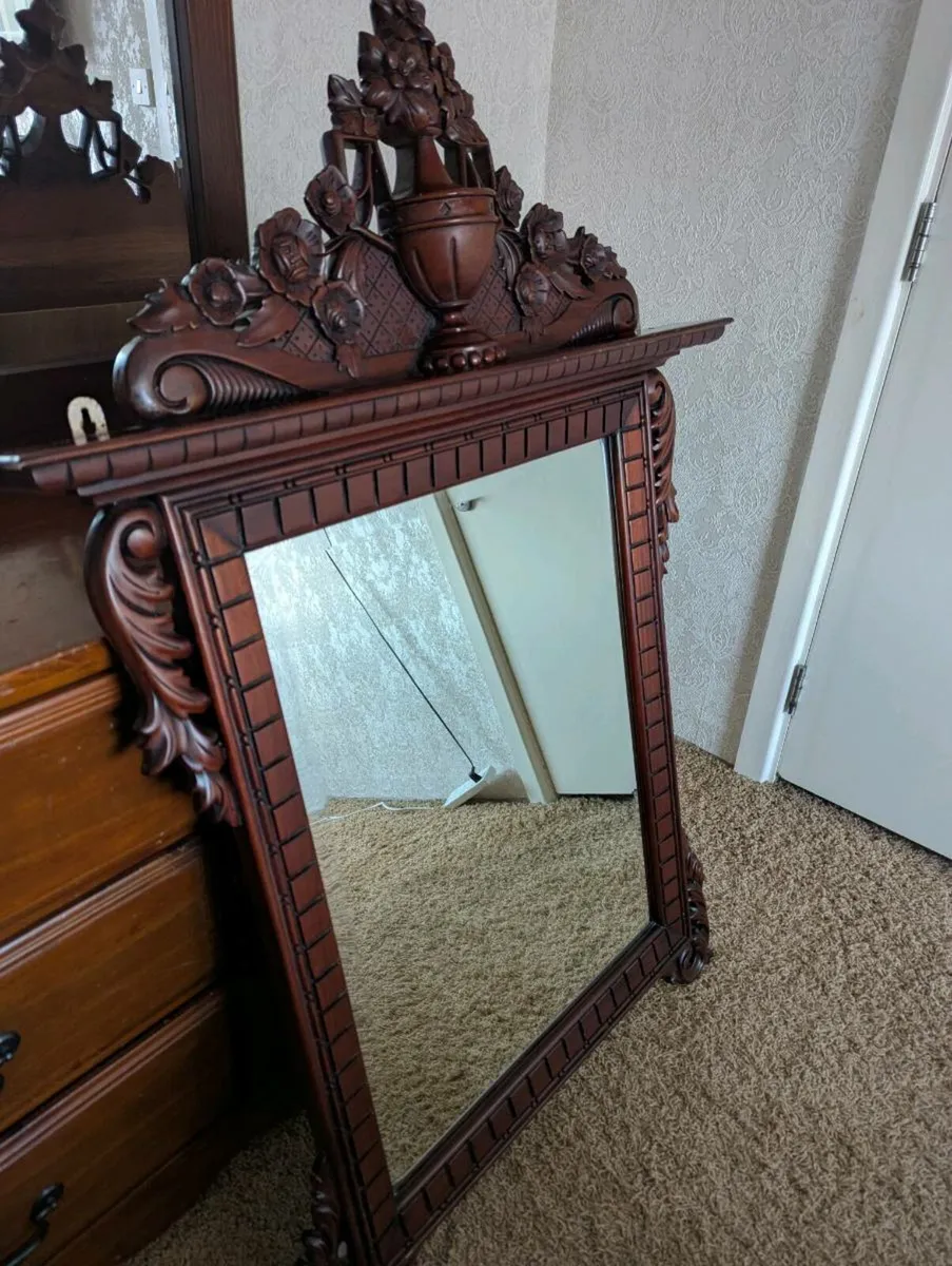 Antique mirror - Image 1