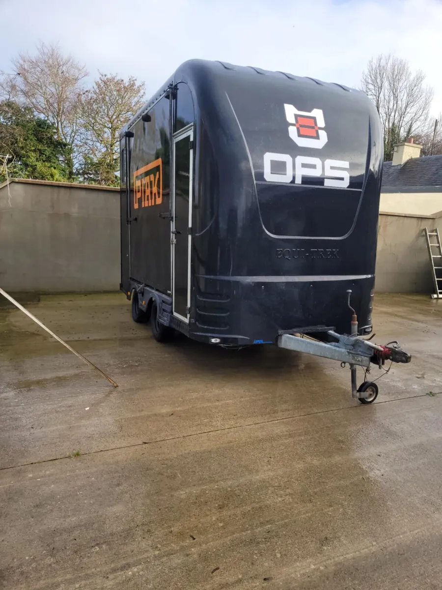 2007 equi-treck horse box with aluminum floor - Image 1