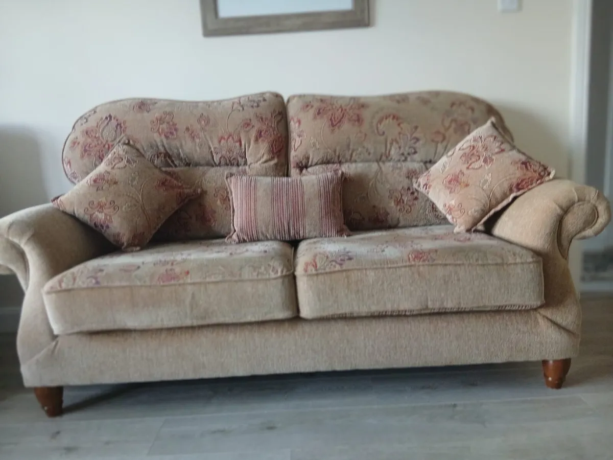 Three piece suite - Image 2