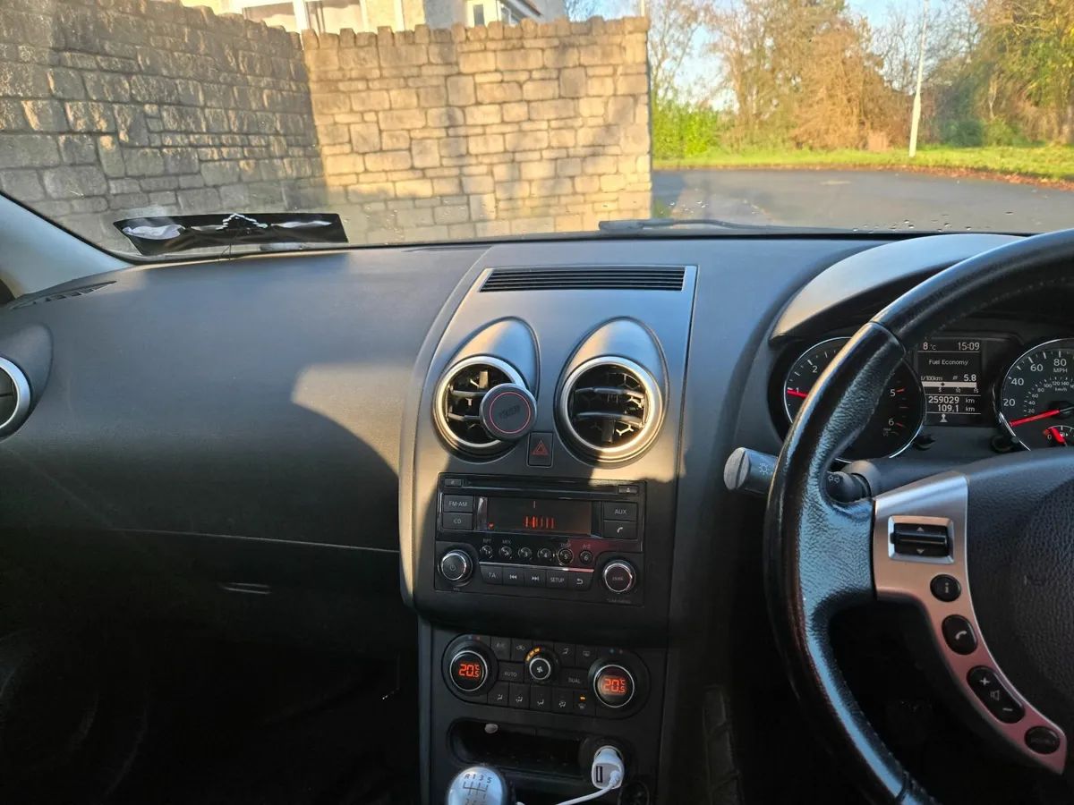 Nissan Qashqai 2011 - Image 2