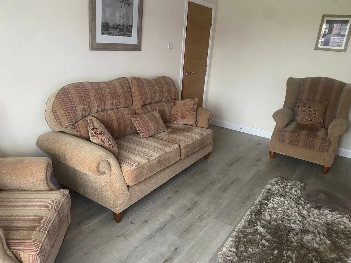Three piece suite - Image 3