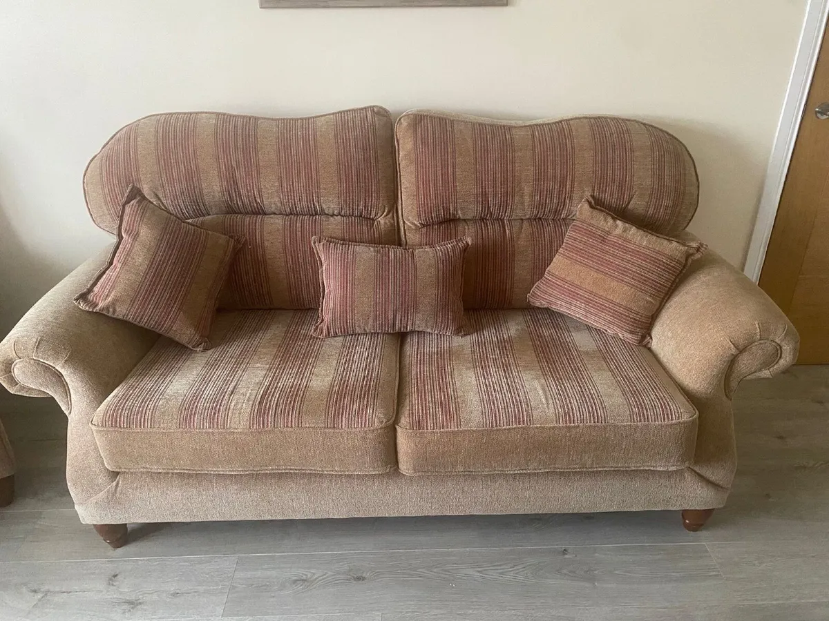 Three piece suite - Image 4