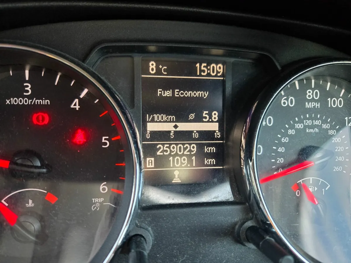 Nissan Qashqai 2011 - Image 4