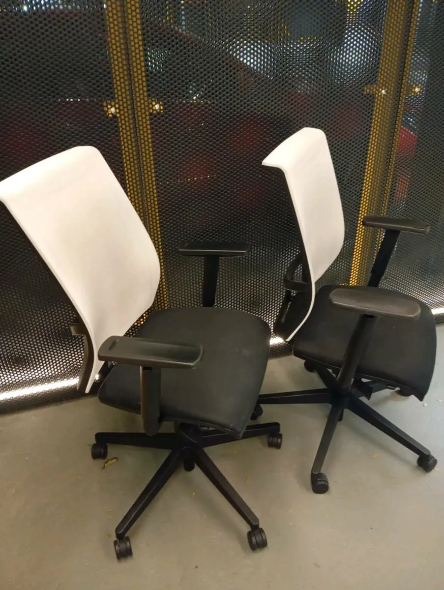 2 office chairs - Image 1