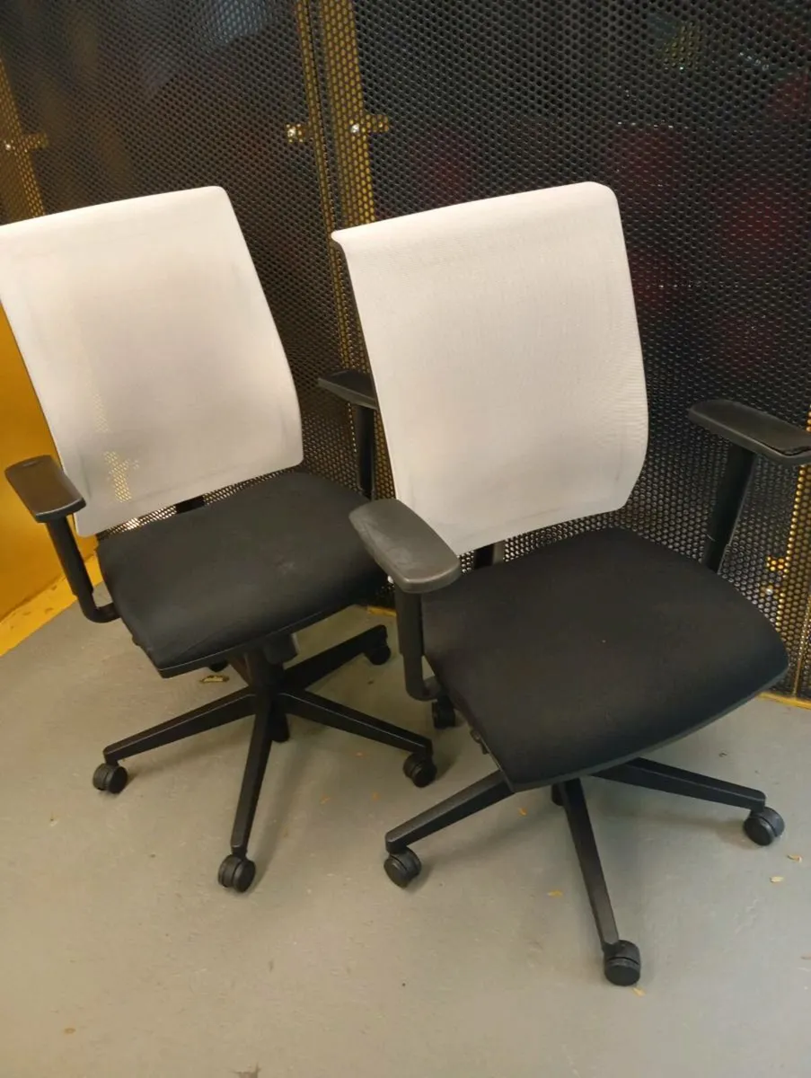 2 office chairs - Image 2