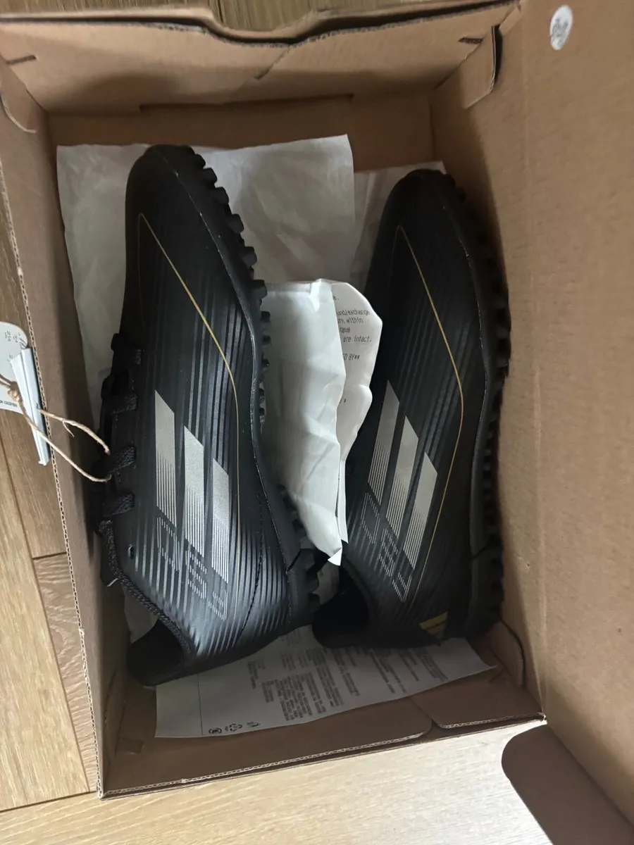 Football boots - Image 1